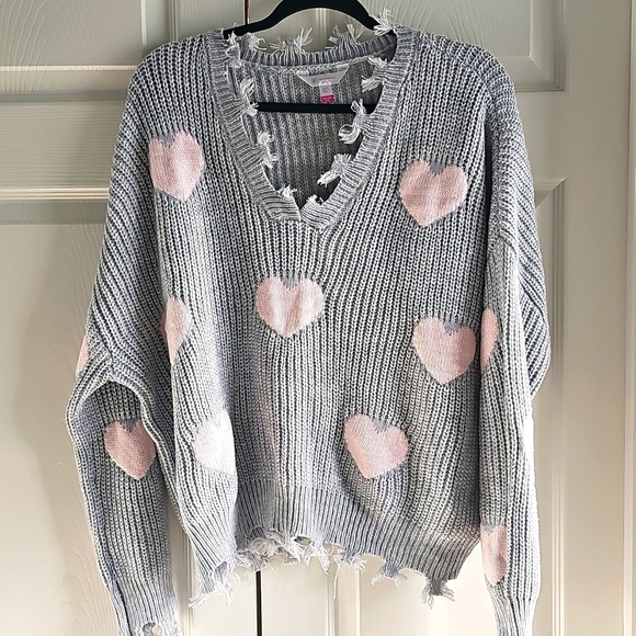 No Boundaries Gray Sweater w Fringe & Pink hearts. XXL NWOT see below for note - Picture 1 of 11